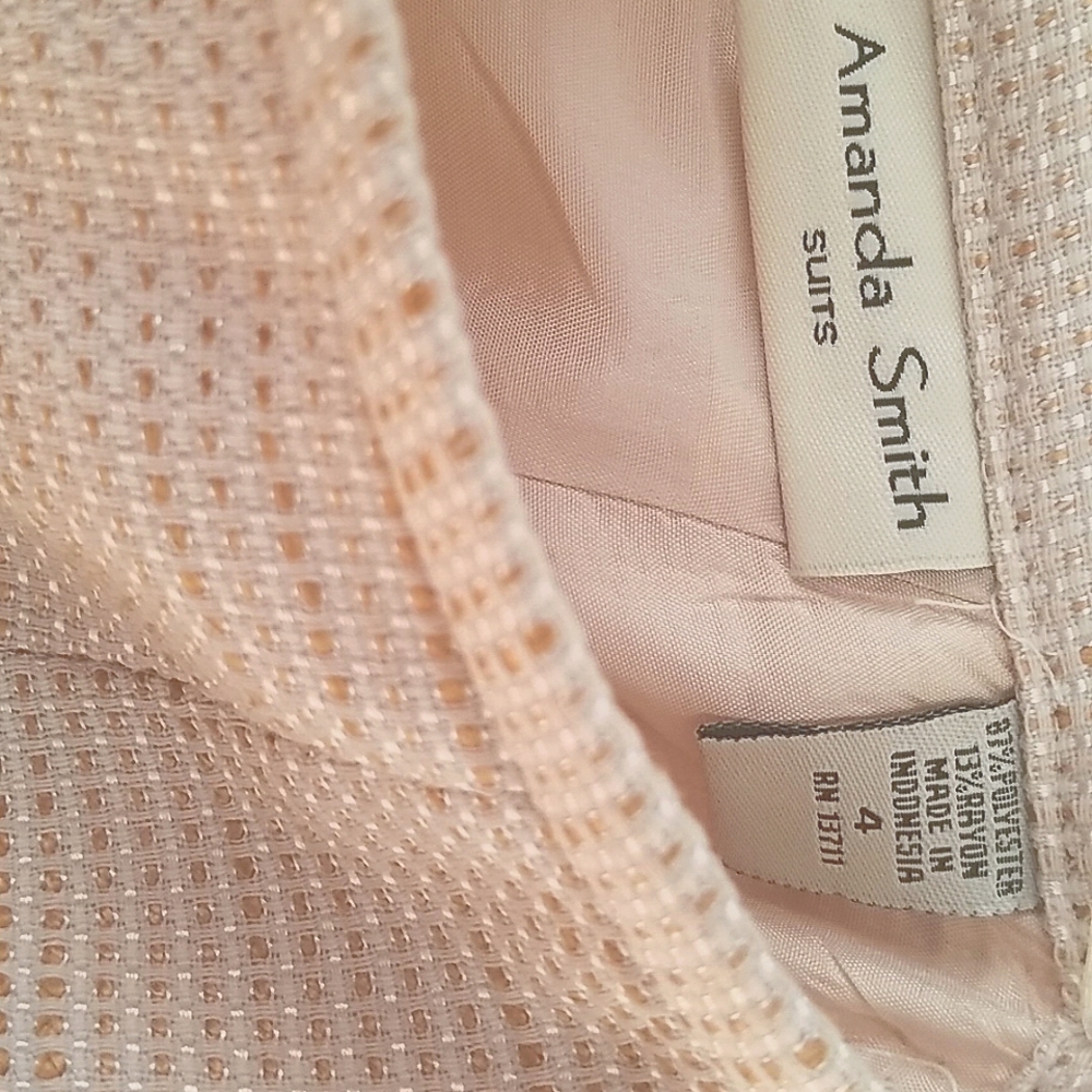Amanda Smith cream suit skirt, size 4P.